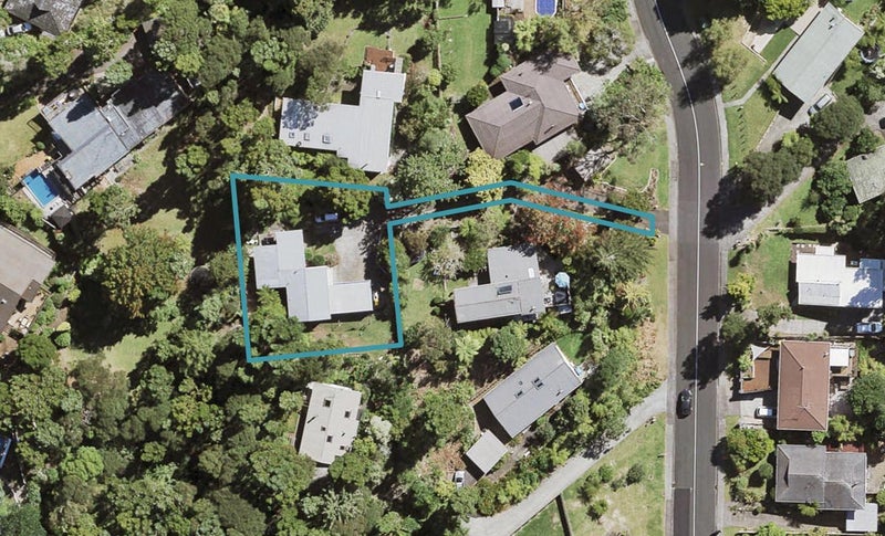 42 Daffodil Street, Titirangi, Auckland - Carousel 1