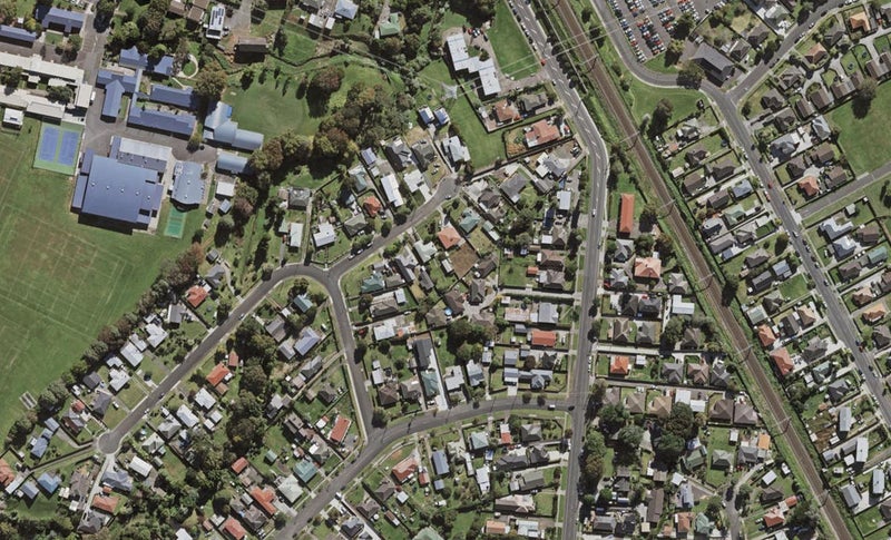 5D Staines Avenue, Mangere East, Auckland - Carousel 1