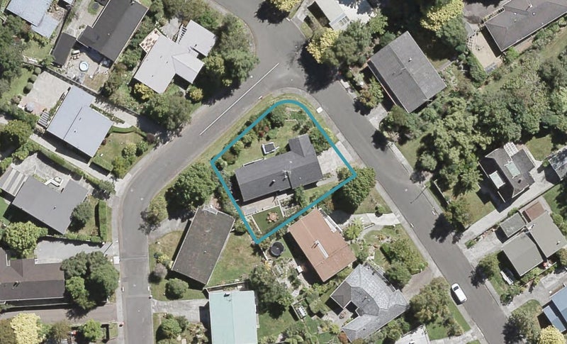 18 Fendalton Crescent, Pinehaven, Upper Hutt - Carousel 1