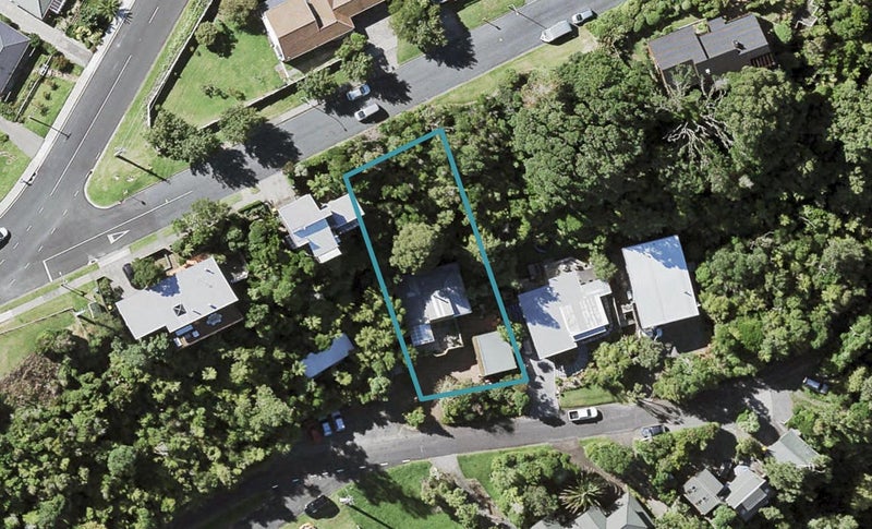 24 Pohutukawa Avenue, Shelly Park, Auckland - Carousel 1