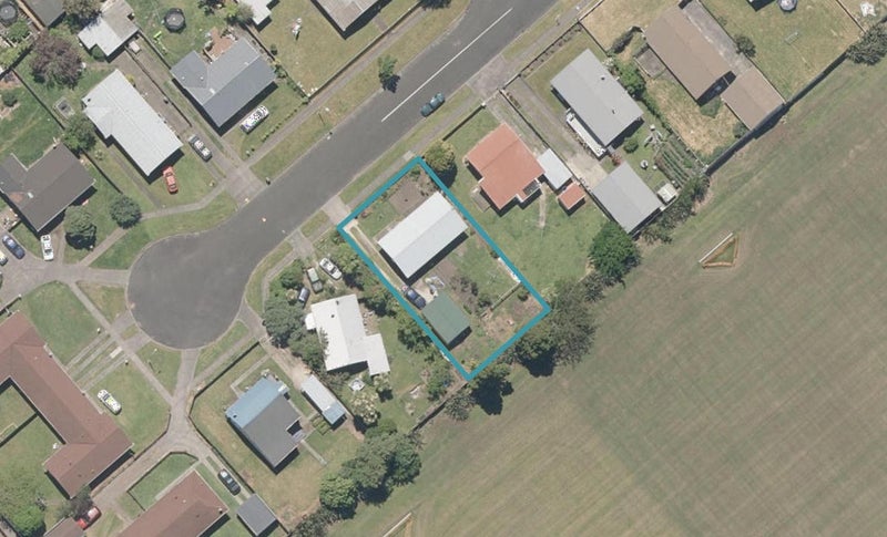 8 Wembley Place, Whanganui East, Whanganui - Carousel 1