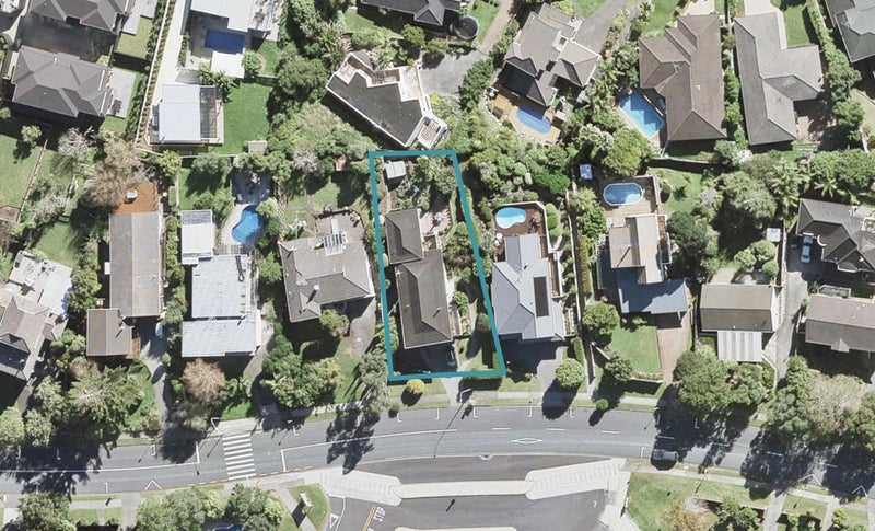 9 Sartors Avenue, Northcross, Auckland - Carousel 1