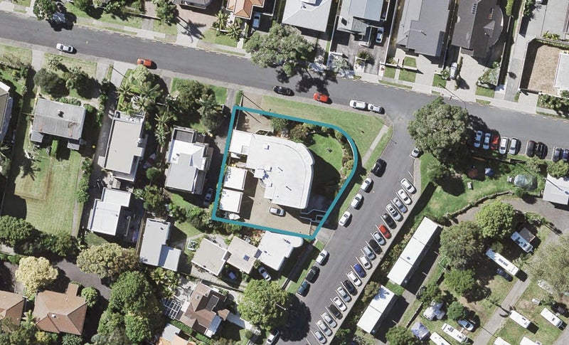 2/7 Alison Avenue, Takapuna, Auckland - Carousel 1