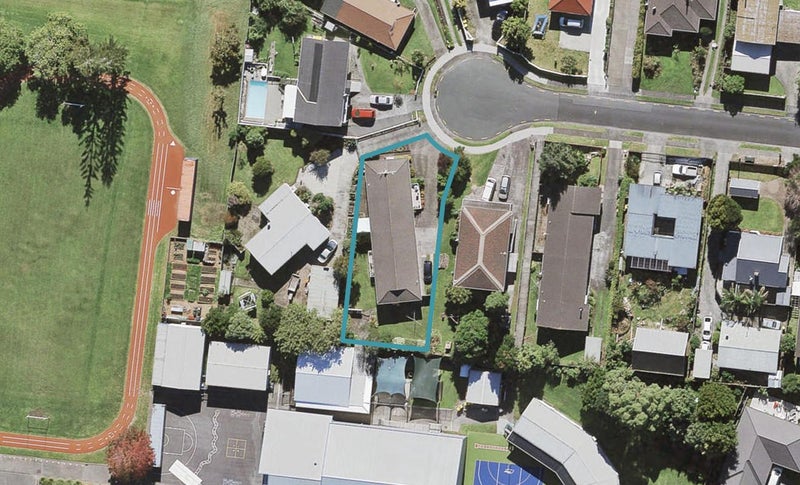 1/27 Poinsettia Place, Henderson, Auckland - Carousel 1