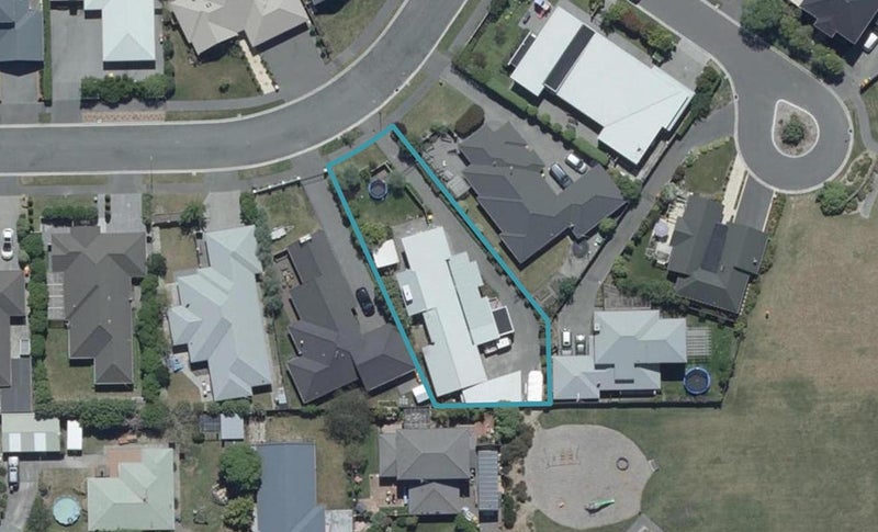 12 Foresters Crescent, Parklands, Christchurch - Carousel 1