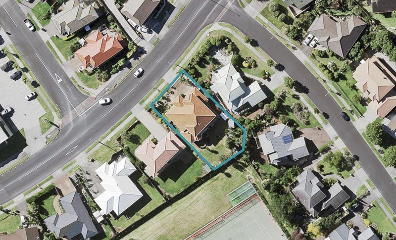 24 Meadowland Drive, Somerville, Auckland - Carousel 1