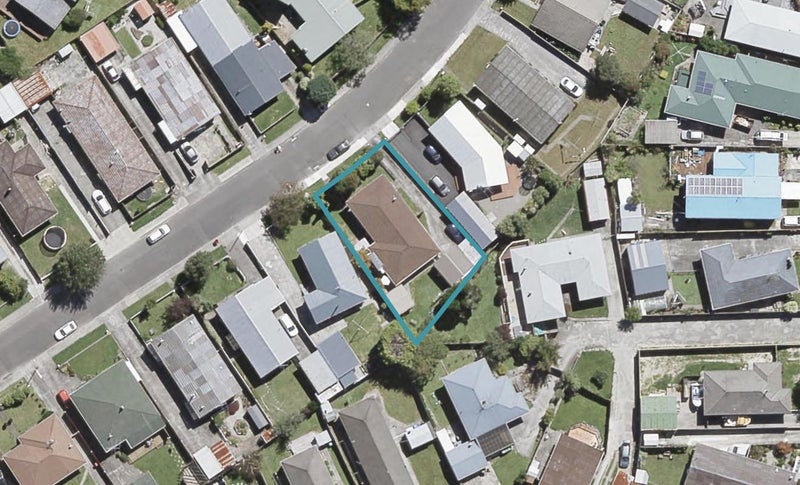 2/24 Oregon Drive, Maoribank, Upper Hutt - Carousel 1