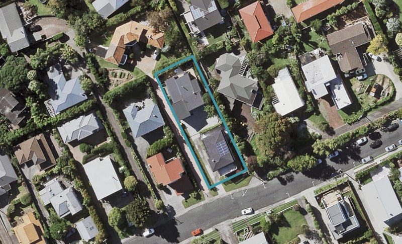 2/15 Wolsley Avenue, Milford, Auckland - Carousel 1