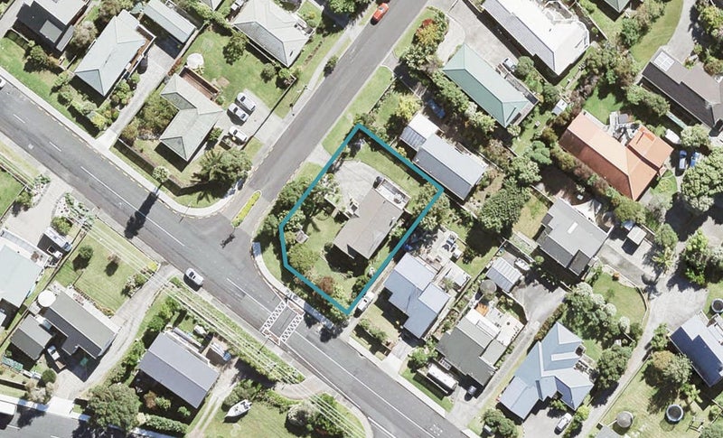 2 Charlotte Street, Stanmore Bay, Whangaparaoa - Carousel 1