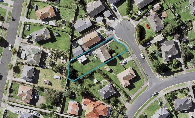 4 Huxley Place, Glen Innes, Auckland - Carousel 1