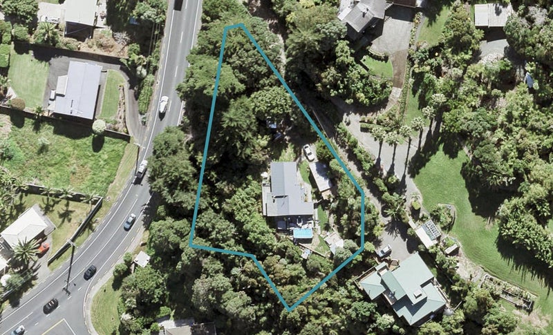 1081 Whangaparaoa Road, Tindalls Beach, Whangaparaoa - Carousel 1