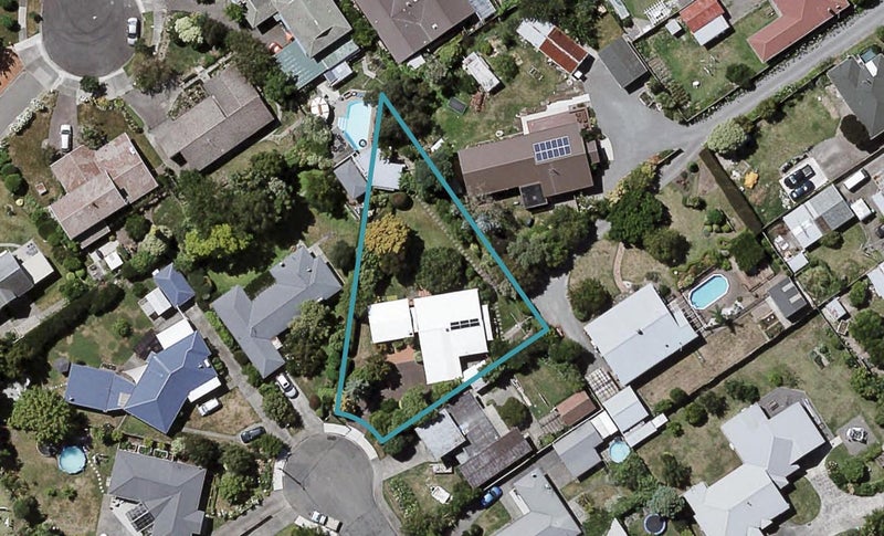 202 Tudor Avenue, Mayfair, Hastings - Carousel 1