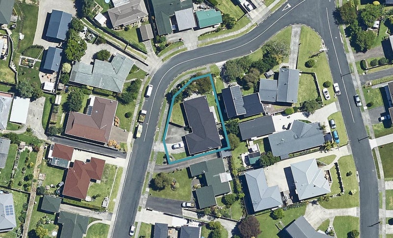 8 Shelley Street, Otumoetai, Tauranga - Carousel 1