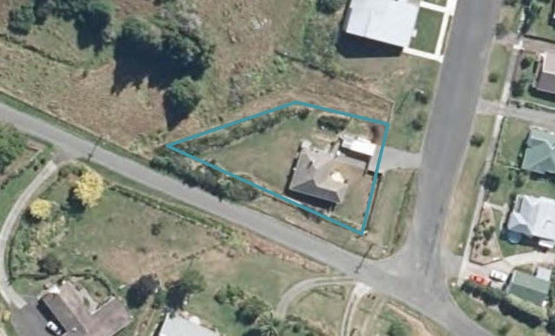1 Paraekaretu Street, Hunterville - Carousel 1
