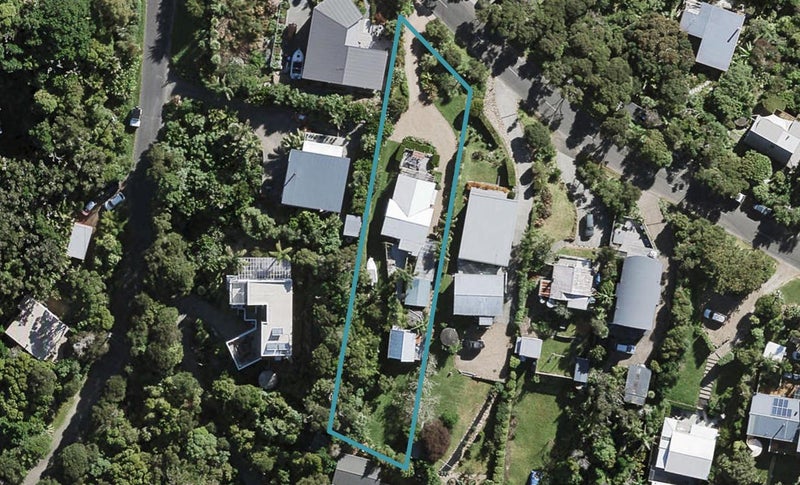 62 Queens Drive, Oneroa, Waiheke Island - Carousel 1