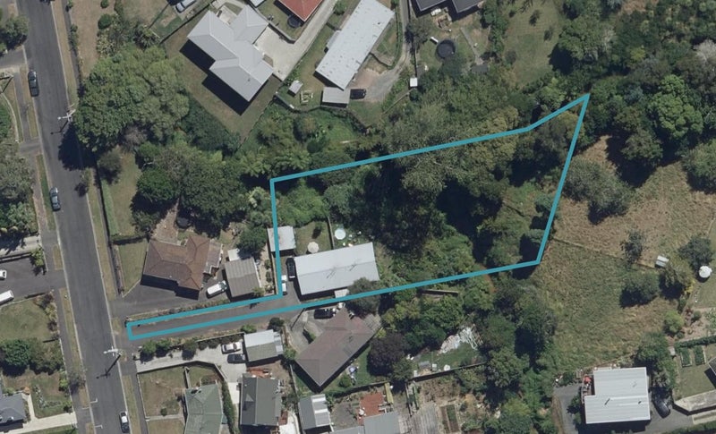 11 Anderson Road, Deanwell, Hamilton - Carousel 1