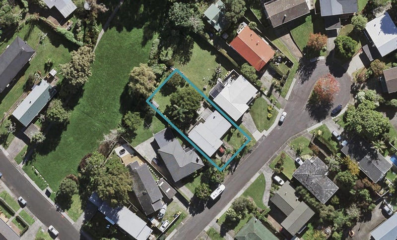 8 Munstead Place, Hillcrest, Auckland - Carousel 1