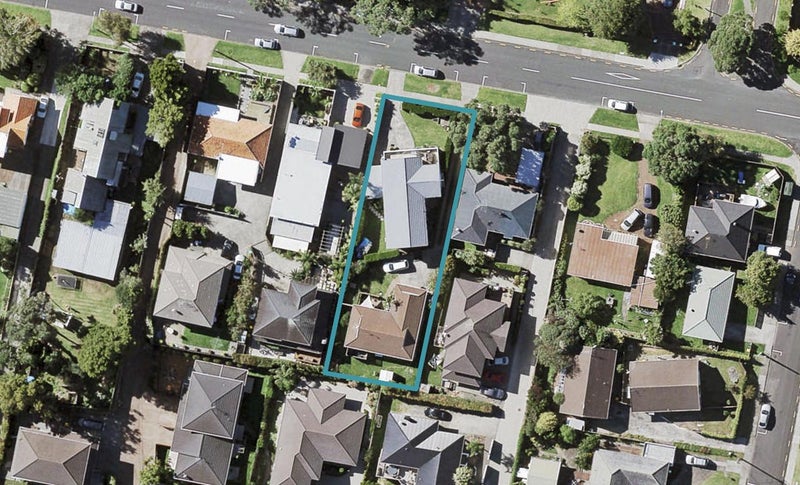 25A Paparoa Road, Cockle Bay, Auckland - Carousel 1