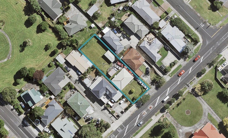 61 Sturges Road, Henderson, Auckland - Carousel 1