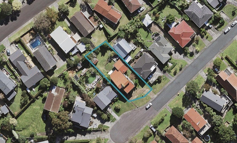 18 Welland Place, Hillcrest, Auckland - Carousel 1