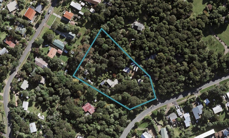 20 Sea View Road, Ostend, Waiheke Island - Carousel 1