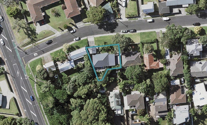 61 Hanlon Crescent, Narrow Neck, Auckland - Carousel 1