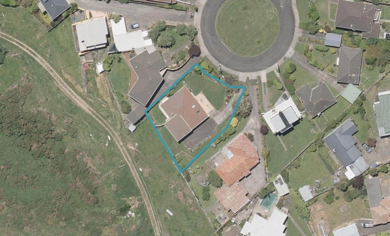 11 Tower Crescent, Durie Hill, Whanganui - Carousel 1