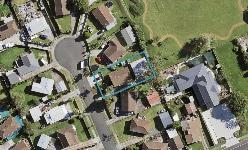 7 Balwyn Place, Clendon Park, Auckland - Carousel 1