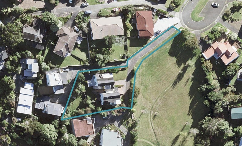 2/21 Cairnbrae Court, Northcross, Auckland - Carousel 1