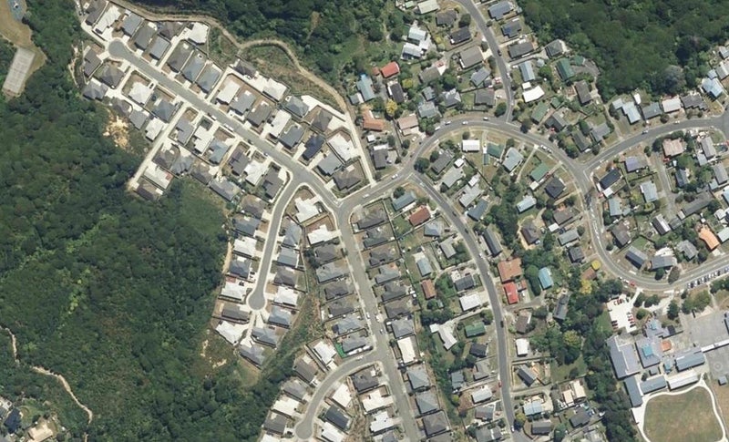 31 Staithes Drive North, Whitby, Porirua - Carousel 1