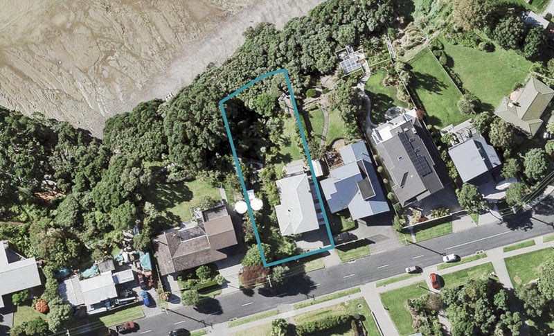 19 Ealing Crescent, Beachlands, Auckland - Carousel 1