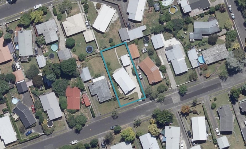 11 Sadler Street, Fairview Downs, Hamilton - Carousel 1