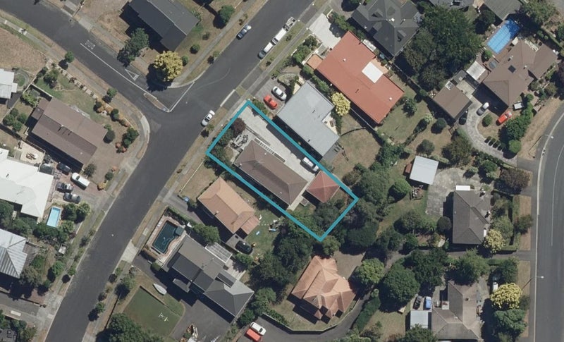 11 Gilbass Avenue, Hamilton Lake, Hamilton - Carousel 1