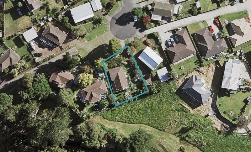 18 Cade Place, Weymouth, Auckland - Carousel 1