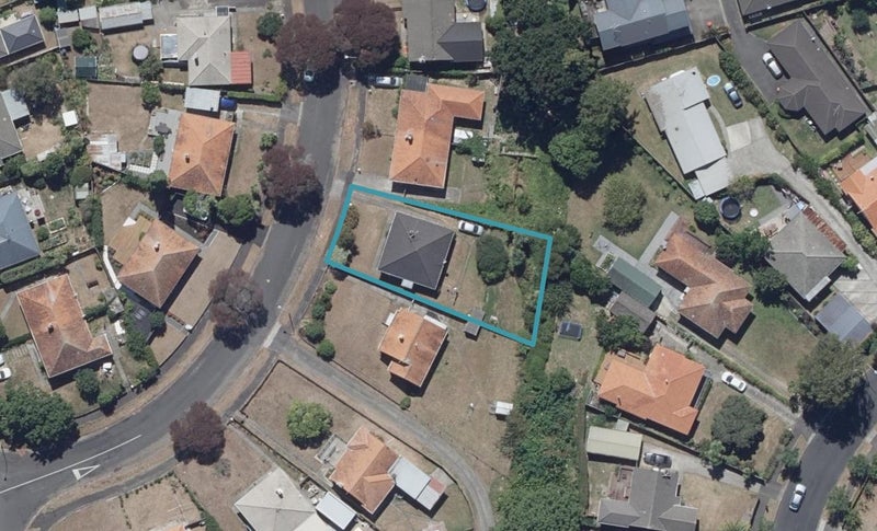 42 Galway Avenue, Hamilton East, Hamilton - Carousel 1