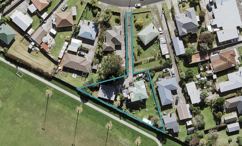 33 Ward Crescent, Te Atatu Peninsula, Auckland - Carousel 1