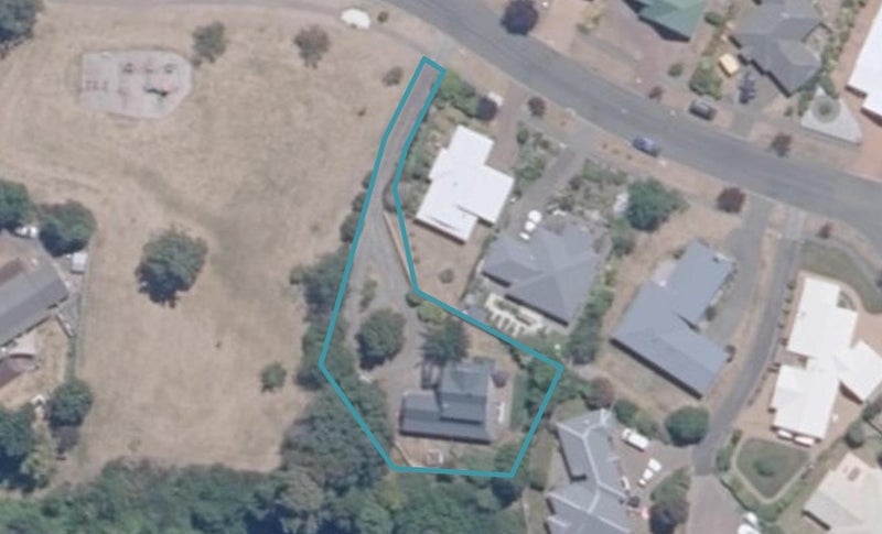 12 Robinson Terrace, Rangatira Park, Taupo - Carousel 1