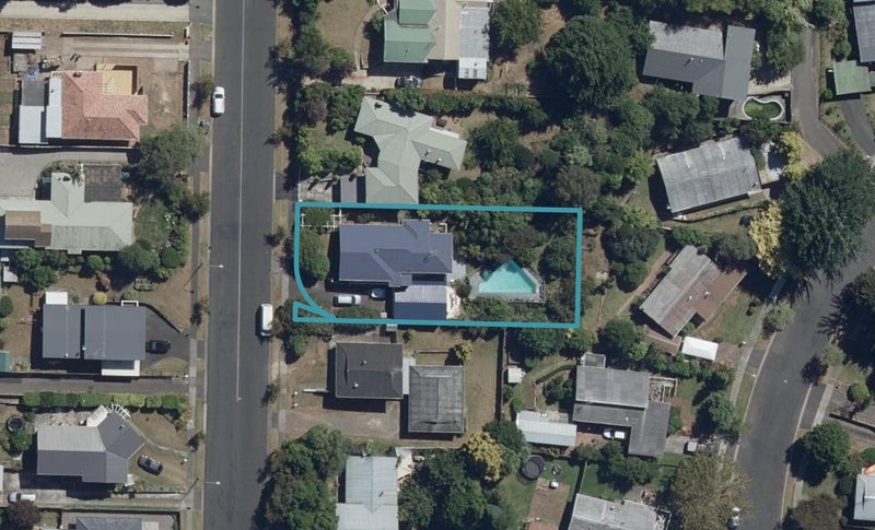 27 Alison Street, Hamilton Lake, Hamilton - Carousel 1