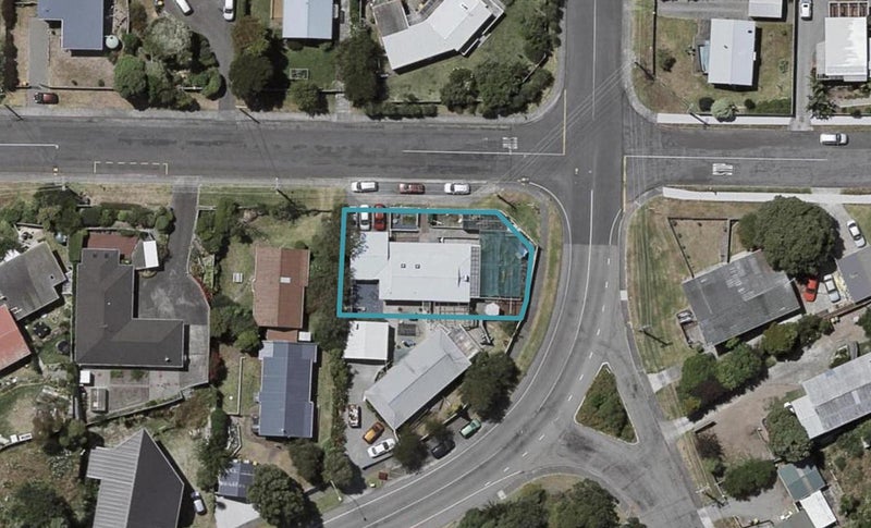2 Queens Road, Waikanae Beach, Waikanae - Carousel 1