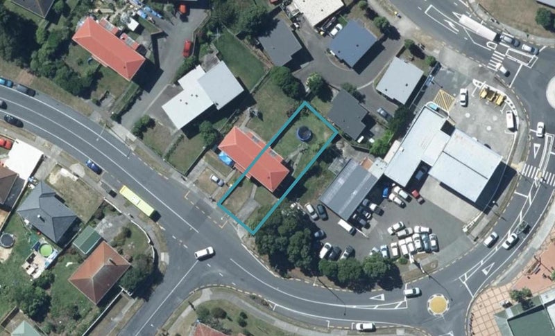 201B Mungavin Avenue, Cannons Creek, Porirua - Carousel 1