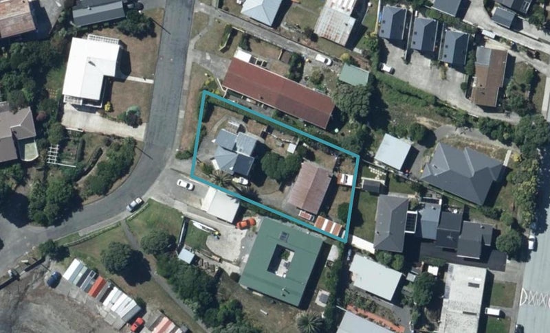 2/4 Lambley Road, Tītahi Bay, Porirua - Carousel 1