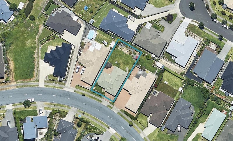 32 Waterside Drive, Pyes Pa, Tauranga - Carousel 1