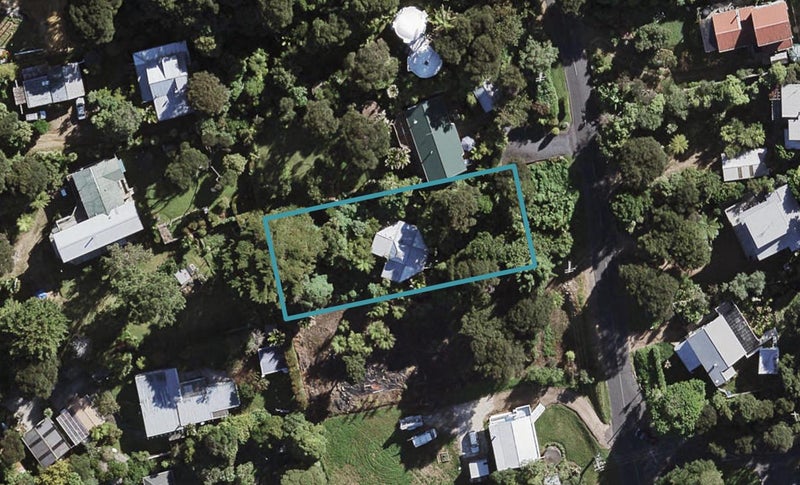 25 Bay Road, Ostend, Waiheke Island - Carousel 1