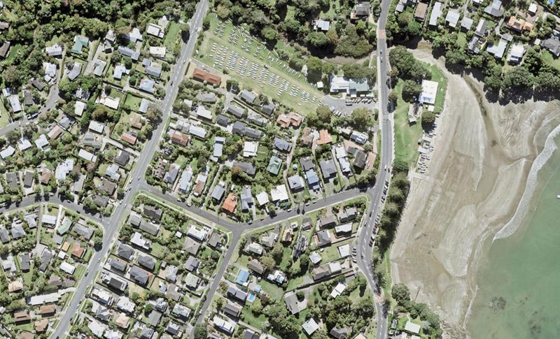 15 Ellangowan Road, Waiake, Auckland - Carousel 1