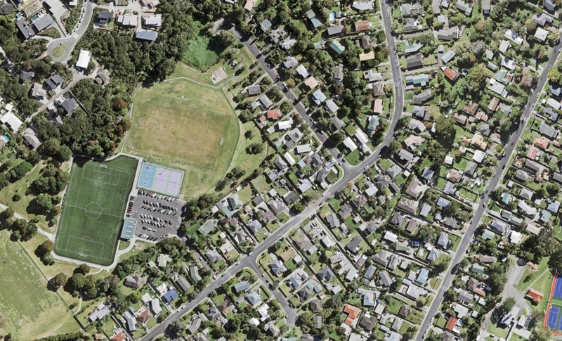 34 Hilling Street, Titirangi, Auckland - Carousel 1