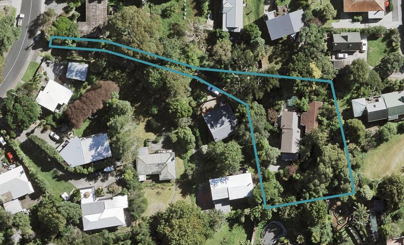 44 Derwent Crescent, Titirangi, Auckland - Carousel 1