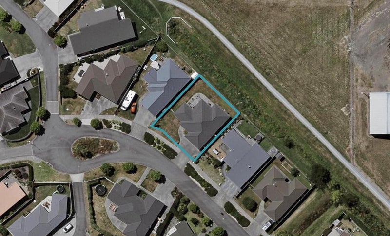 33 Simpson Crescent, Raumati Beach, Paraparaumu - Carousel 1