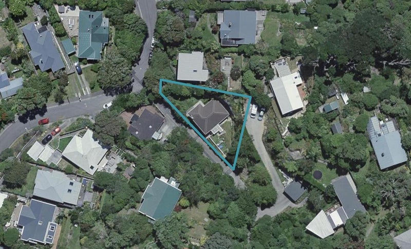 10 Highland Crescent, Wadestown, Wellington - Carousel 1