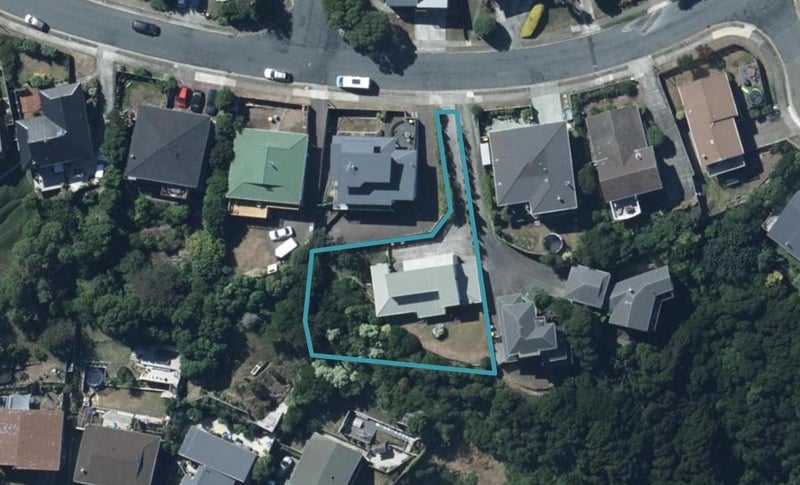16 Bodmin Terrace, Camborne, Porirua - Carousel 1
