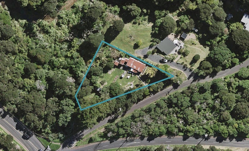 1 Frank Street, Surfdale, Waiheke Island - Carousel 1